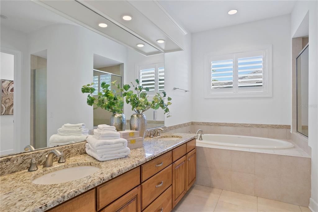 出租: $14,995 (4 贝兹, 3 浴室, 3673 平方英尺)