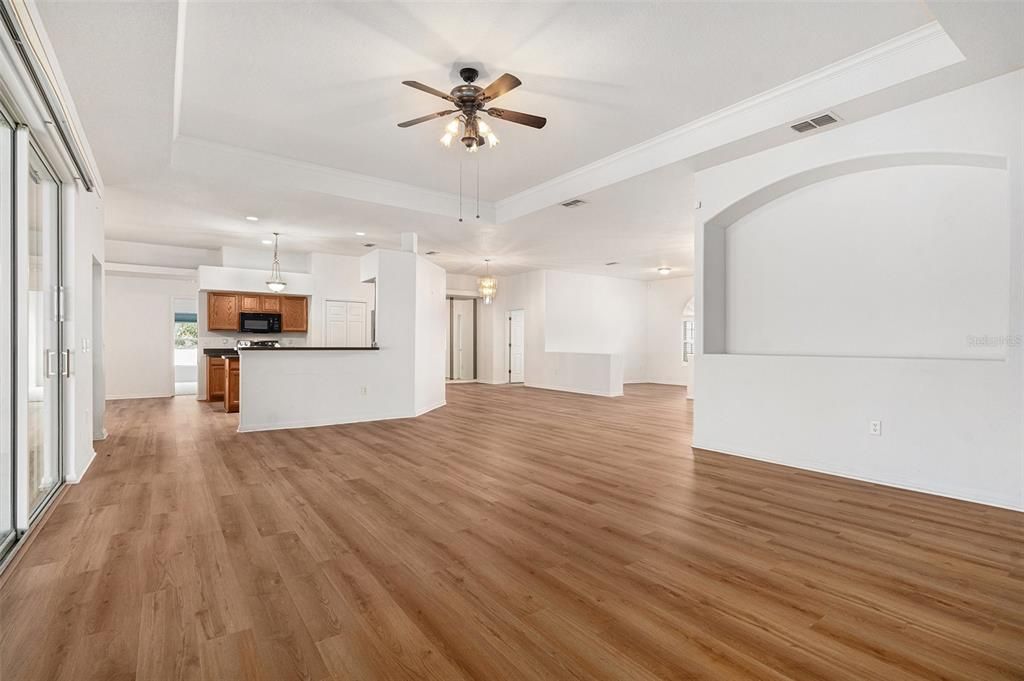 待售: $600,000 (4 贝兹, 3 浴室, 3535 平方英尺)