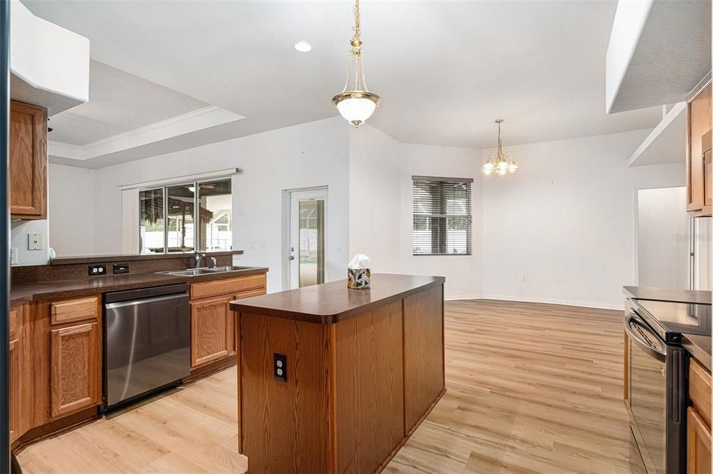 待售: $600,000 (4 贝兹, 3 浴室, 3535 平方英尺)