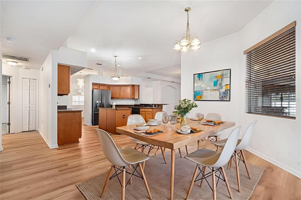 待售: $600,000 (4 贝兹, 3 浴室, 3535 平方英尺)