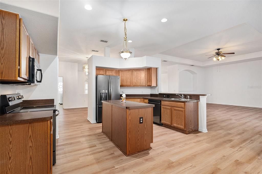 待售: $600,000 (4 贝兹, 3 浴室, 3535 平方英尺)