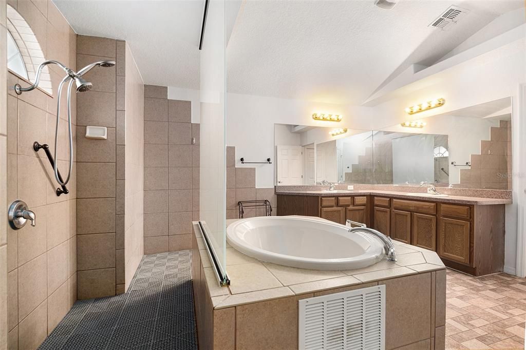 待售: $600,000 (4 贝兹, 3 浴室, 3535 平方英尺)