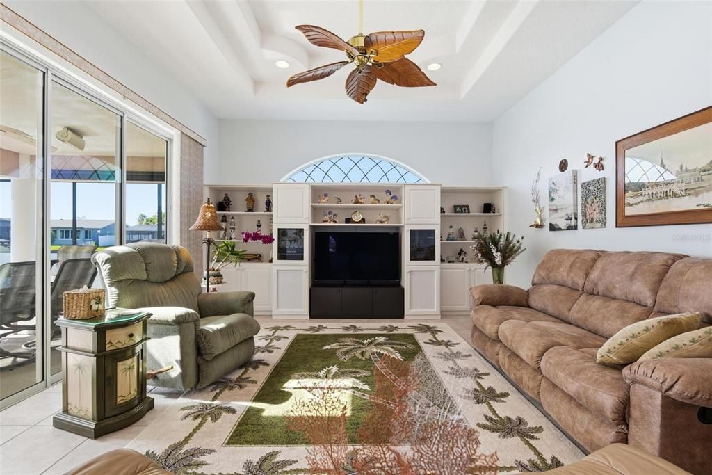 待售: $700,000 (3 贝兹, 3 浴室, 2369 平方英尺)