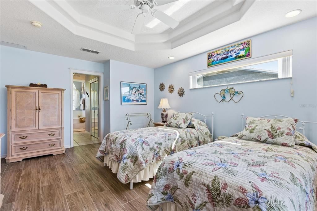 待售: $700,000 (3 贝兹, 3 浴室, 2369 平方英尺)