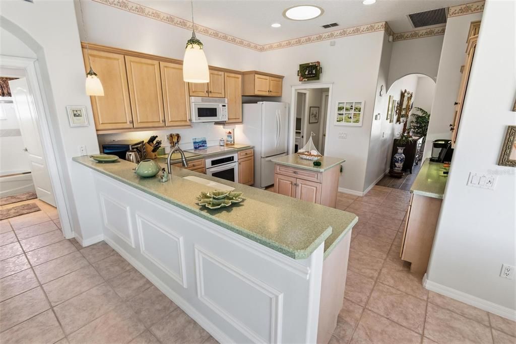 待售: $700,000 (3 贝兹, 3 浴室, 2369 平方英尺)