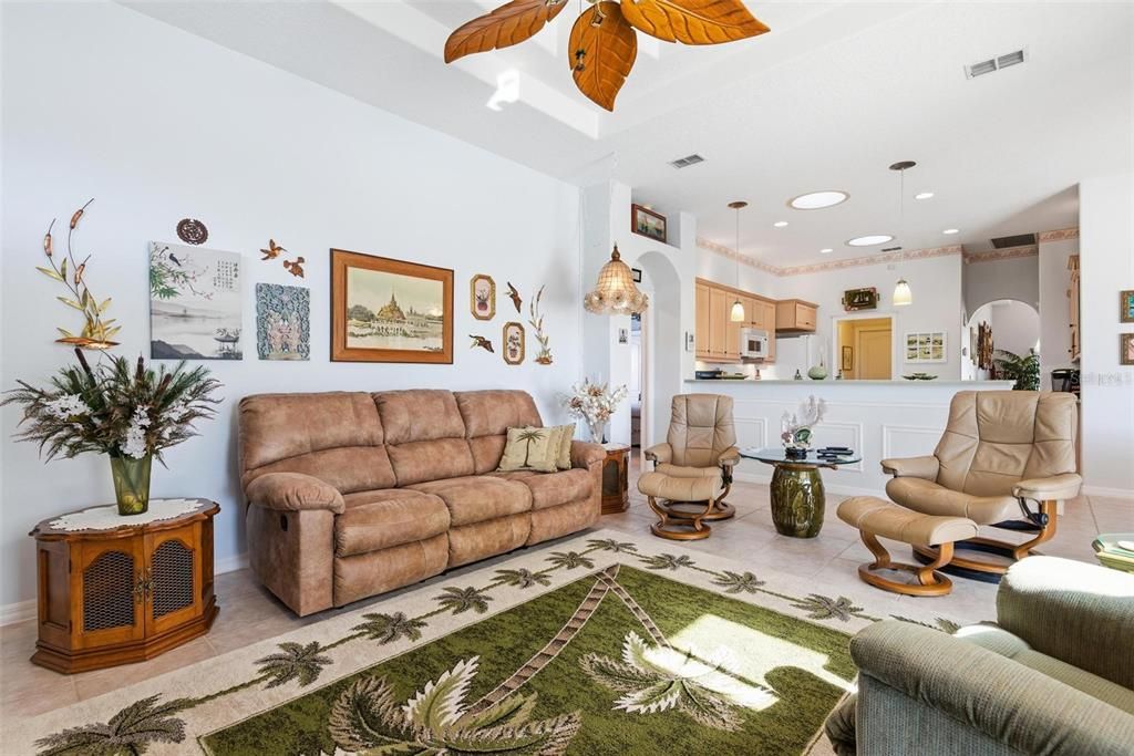 待售: $700,000 (3 贝兹, 3 浴室, 2369 平方英尺)