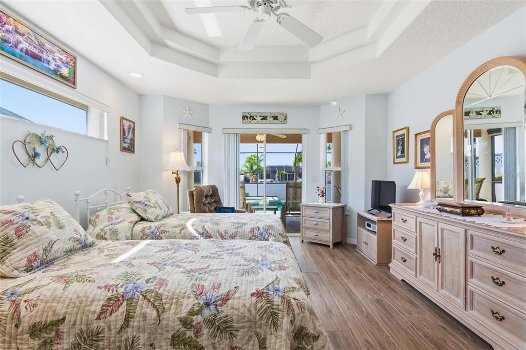 待售: $700,000 (3 贝兹, 3 浴室, 2369 平方英尺)