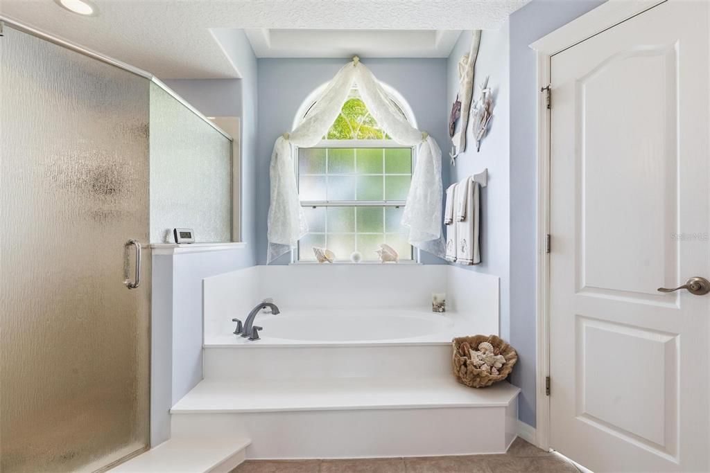 待售: $700,000 (3 贝兹, 3 浴室, 2369 平方英尺)