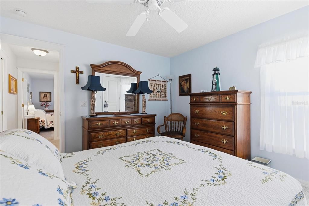 待售: $700,000 (3 贝兹, 3 浴室, 2369 平方英尺)