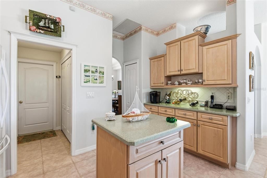 待售: $700,000 (3 贝兹, 3 浴室, 2369 平方英尺)