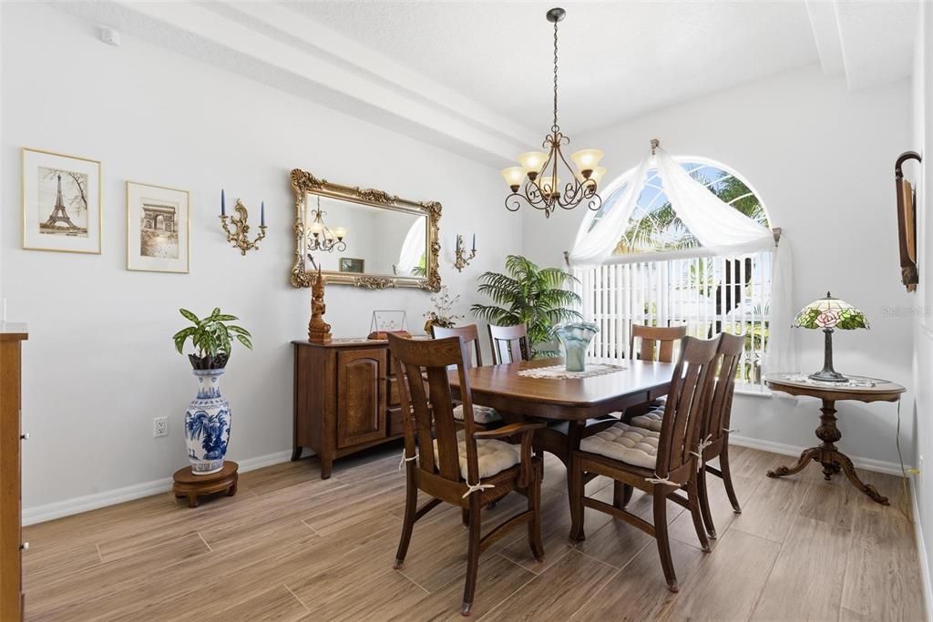 待售: $700,000 (3 贝兹, 3 浴室, 2369 平方英尺)