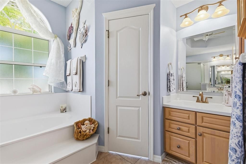 待售: $700,000 (3 贝兹, 3 浴室, 2369 平方英尺)