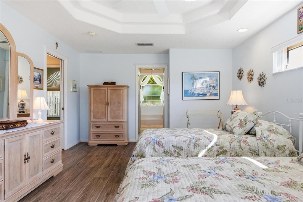 待售: $700,000 (3 贝兹, 3 浴室, 2369 平方英尺)