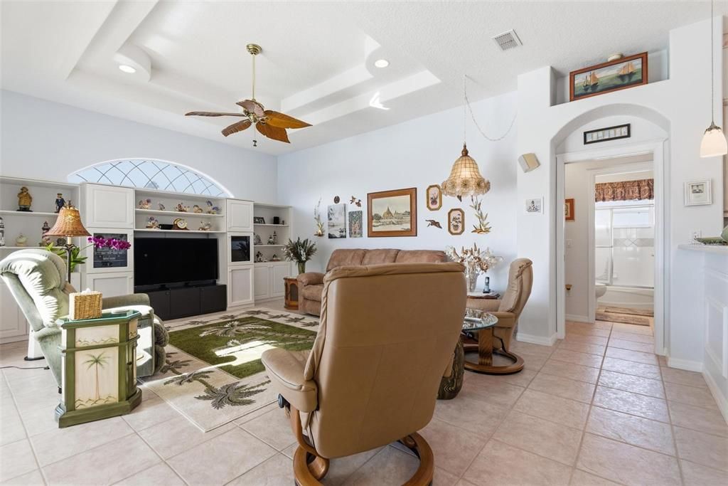 待售: $700,000 (3 贝兹, 3 浴室, 2369 平方英尺)