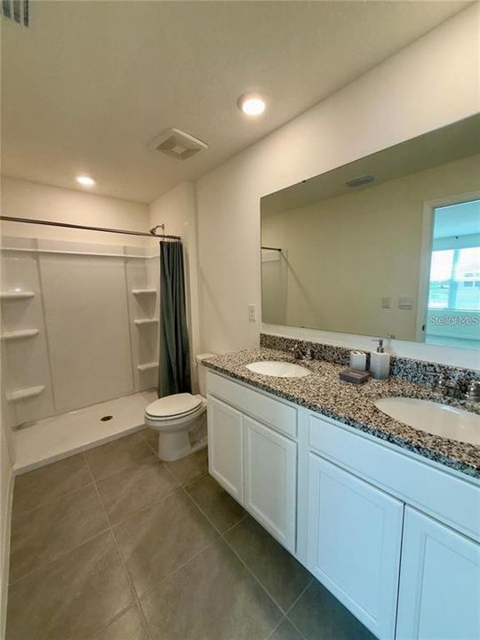 出租: $1,800 (3 贝兹, 2 浴室, 1463 平方英尺)