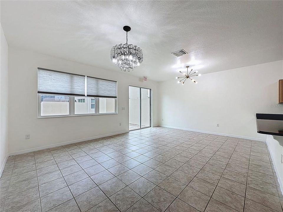 出租: $2,500 (4 贝兹, 3 浴室, 1649 平方英尺)