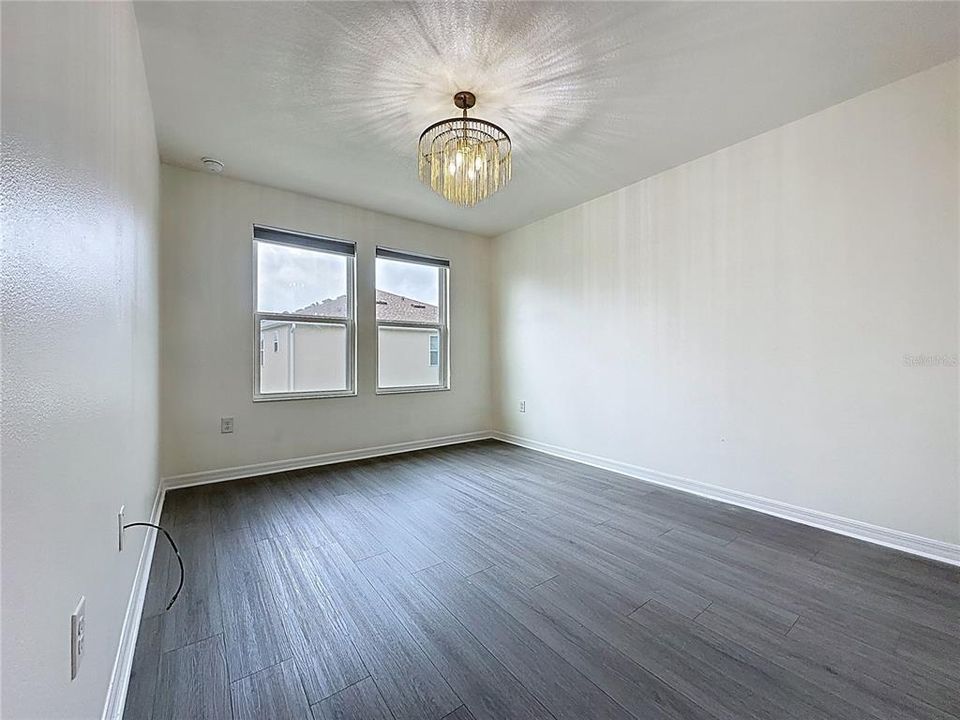 出租: $2,500 (4 贝兹, 3 浴室, 1649 平方英尺)