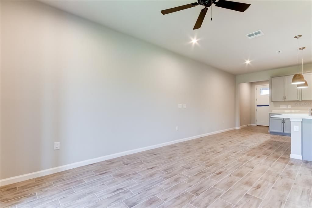 En Renta: $2,950 (3 camas, 2 baños, 1716 Pies cuadrados)