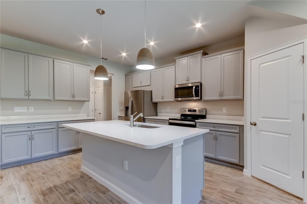 En Renta: $2,950 (3 camas, 2 baños, 1716 Pies cuadrados)