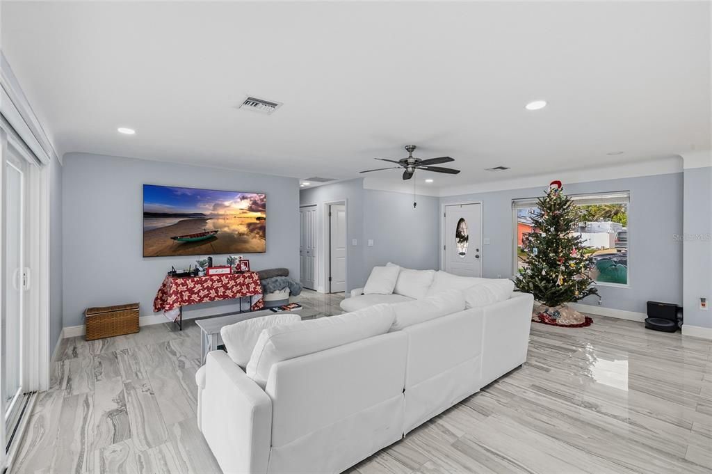 For Sale: $1,050,000 (3 beds, 2 baths, 1513 Square Feet)