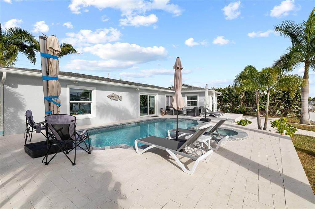 For Sale: $1,050,000 (3 beds, 2 baths, 1513 Square Feet)