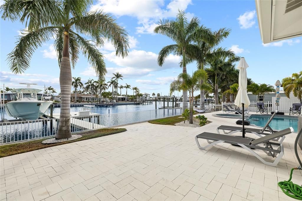 For Sale: $1,050,000 (3 beds, 2 baths, 1513 Square Feet)