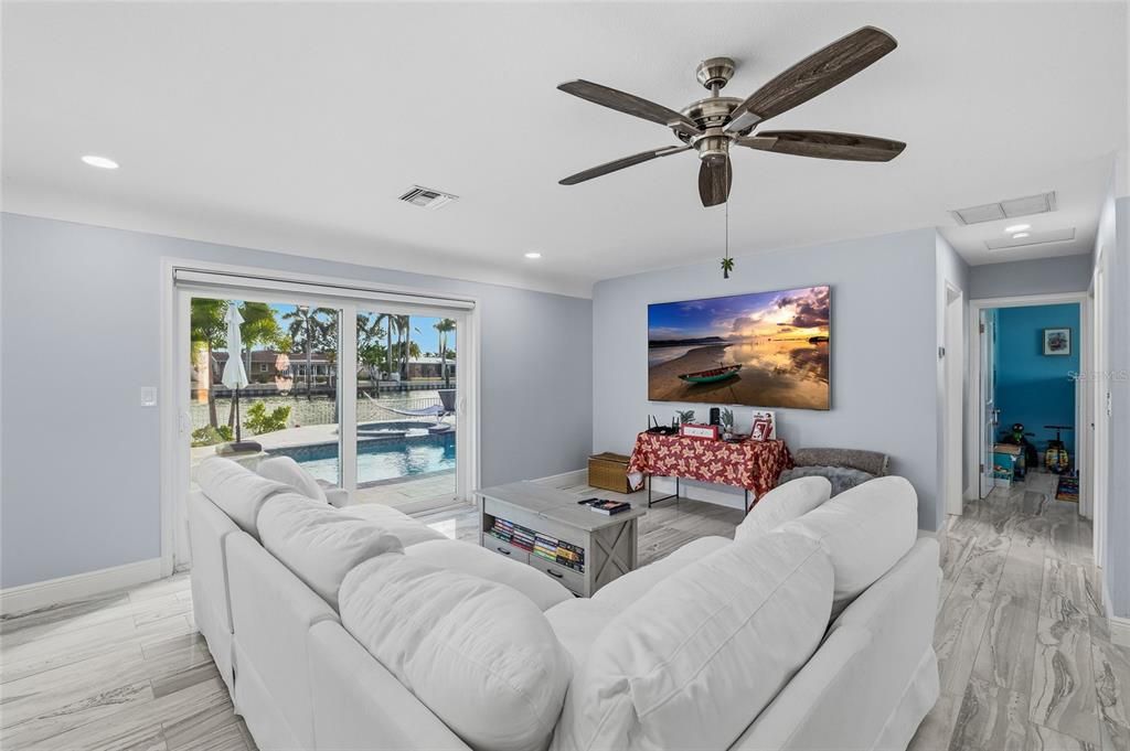 For Sale: $1,050,000 (3 beds, 2 baths, 1513 Square Feet)