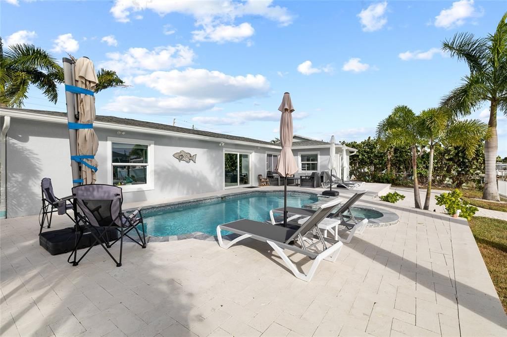 For Sale: $1,050,000 (3 beds, 2 baths, 1513 Square Feet)