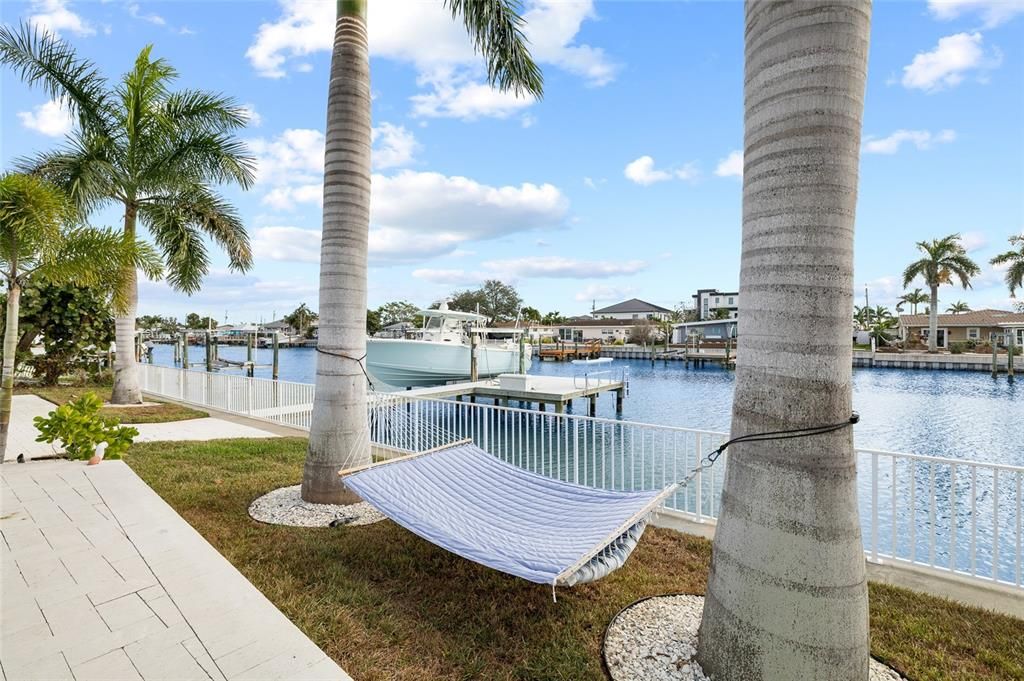 For Sale: $1,050,000 (3 beds, 2 baths, 1513 Square Feet)