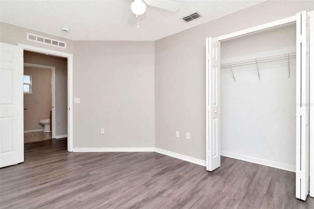 На продажу: $275,000 (4 спален, 2 ванн, 1728 Квадратных фут)