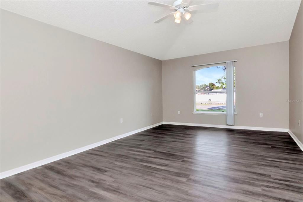 На продажу: $275,000 (4 спален, 2 ванн, 1728 Квадратных фут)