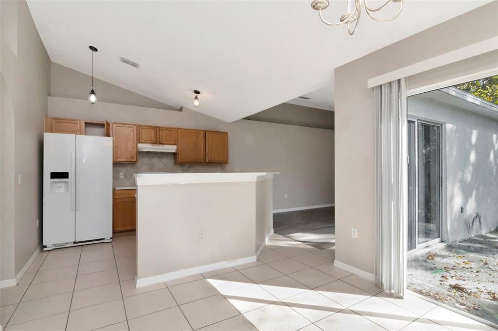 На продажу: $275,000 (4 спален, 2 ванн, 1728 Квадратных фут)