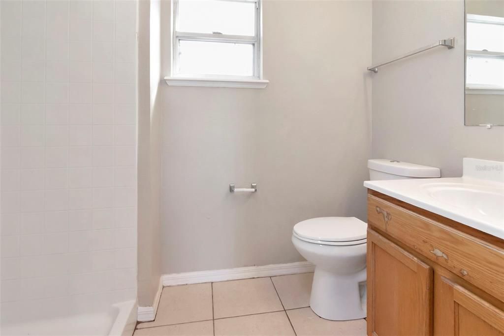 На продажу: $275,000 (4 спален, 2 ванн, 1728 Квадратных фут)