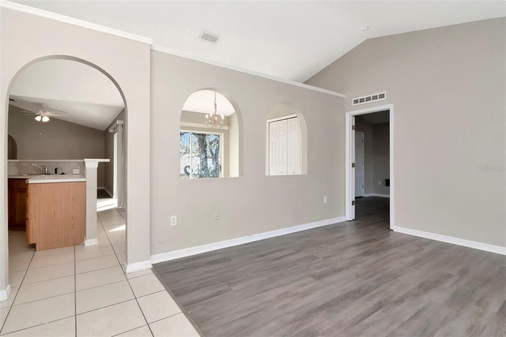 На продажу: $275,000 (4 спален, 2 ванн, 1728 Квадратных фут)