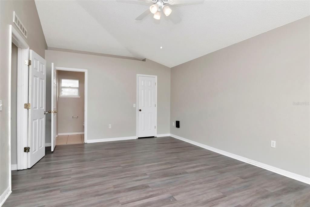 На продажу: $275,000 (4 спален, 2 ванн, 1728 Квадратных фут)