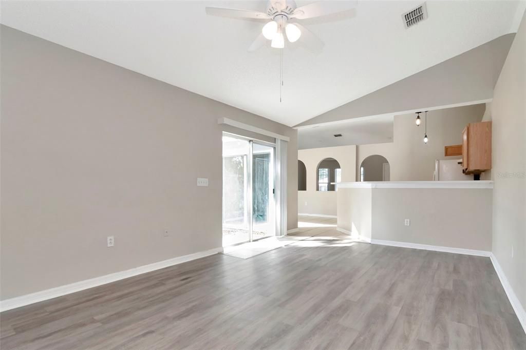 На продажу: $275,000 (4 спален, 2 ванн, 1728 Квадратных фут)