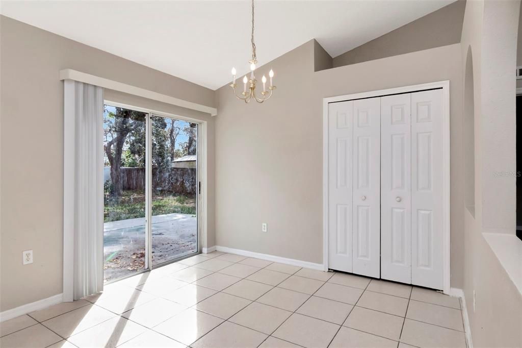 На продажу: $275,000 (4 спален, 2 ванн, 1728 Квадратных фут)