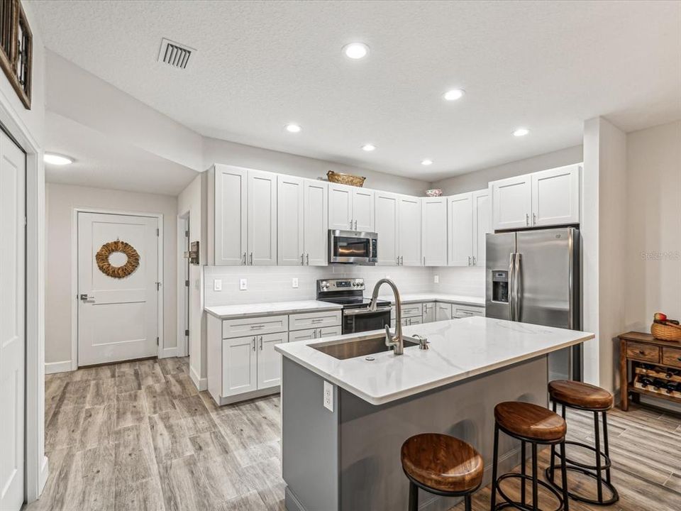 待售: $450,000 (2 贝兹, 2 浴室, 1701 平方英尺)