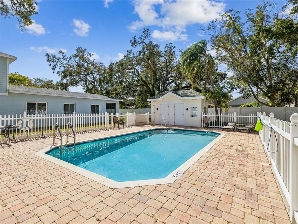 待售: $450,000 (2 贝兹, 2 浴室, 1701 平方英尺)