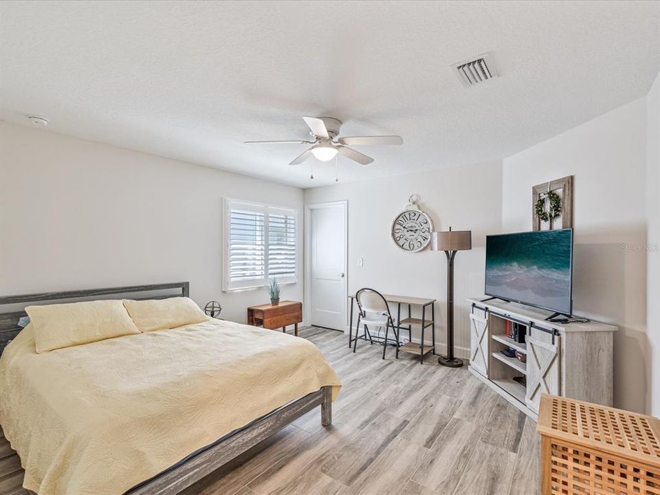 待售: $450,000 (2 贝兹, 2 浴室, 1701 平方英尺)