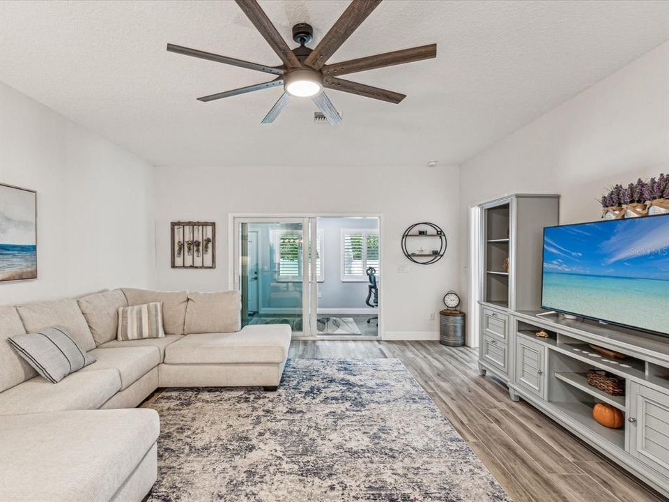 待售: $450,000 (2 贝兹, 2 浴室, 1701 平方英尺)