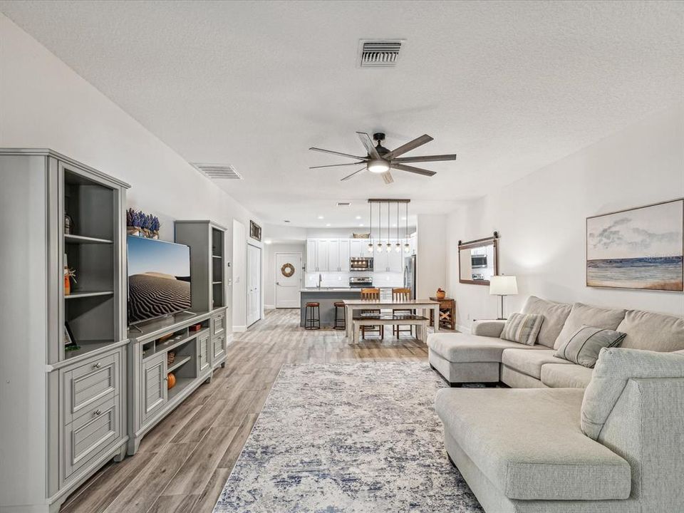 待售: $450,000 (2 贝兹, 2 浴室, 1701 平方英尺)