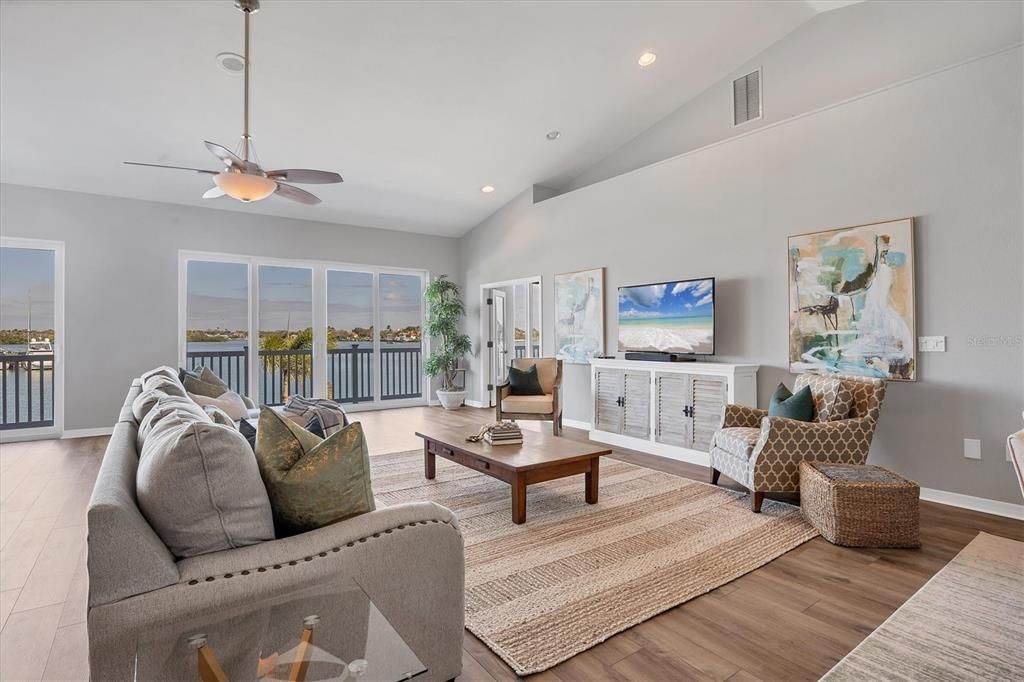 На продажу: $2,490,000 (5 спален, 5 ванн, 4490 Квадратных фут)