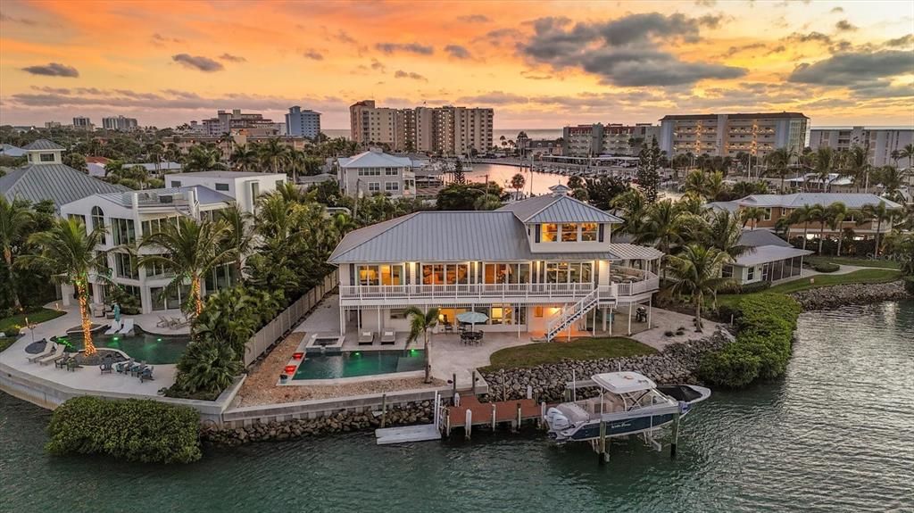 На продажу: $2,490,000 (5 спален, 5 ванн, 4490 Квадратных фут)