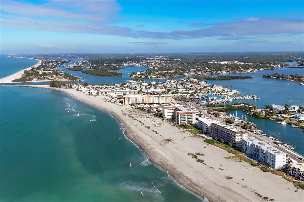 На продажу: $2,490,000 (5 спален, 5 ванн, 4490 Квадратных фут)