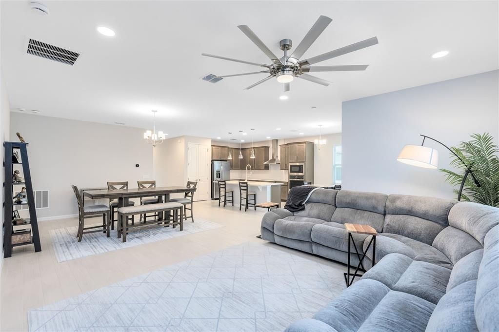 待售: $610,000 (4 贝兹, 3 浴室, 2530 平方英尺)