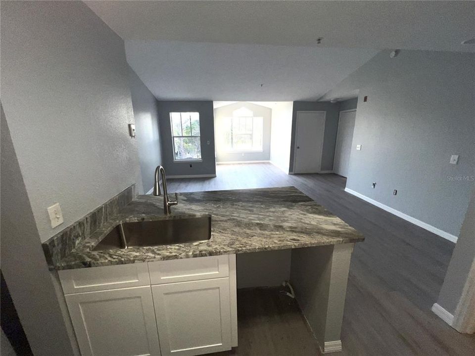 出租: $1,550 (2 贝兹, 2 浴室, 1026 平方英尺)