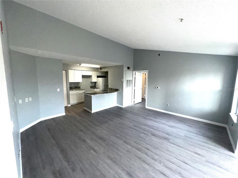 出租: $1,550 (2 贝兹, 2 浴室, 1026 平方英尺)