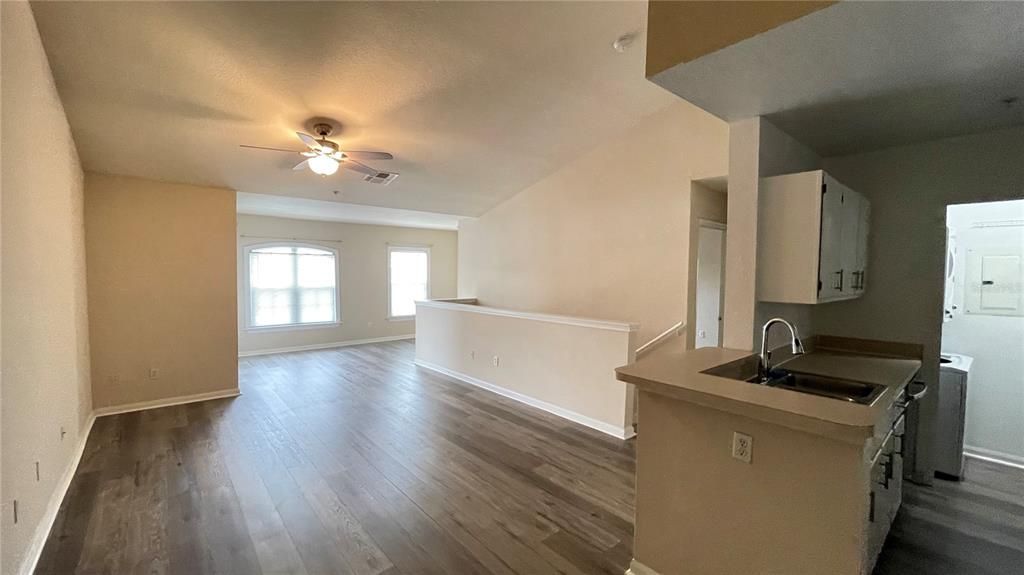 For Rent: $2,250 (3 beds, 2 baths, 1423 Square Feet)