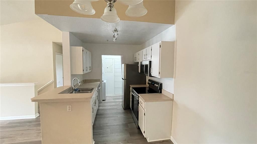 For Rent: $2,250 (3 beds, 2 baths, 1423 Square Feet)